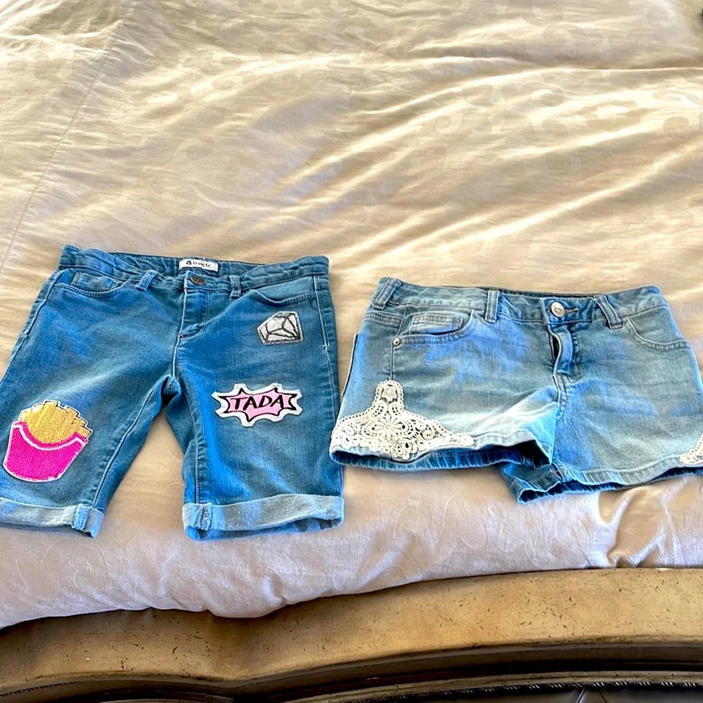 Girls jean shorts size 12 in good condition - Picture 1 of 2